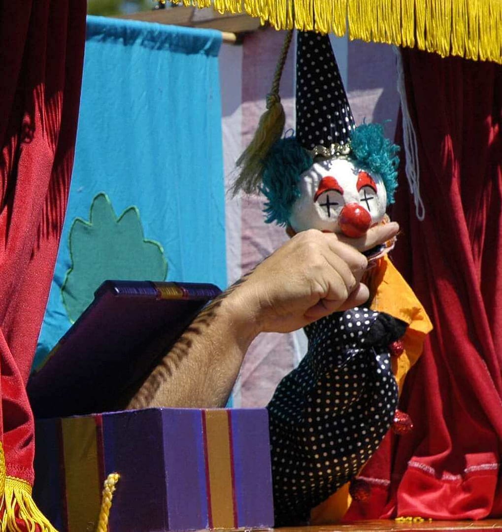 zac n the box puppet shows